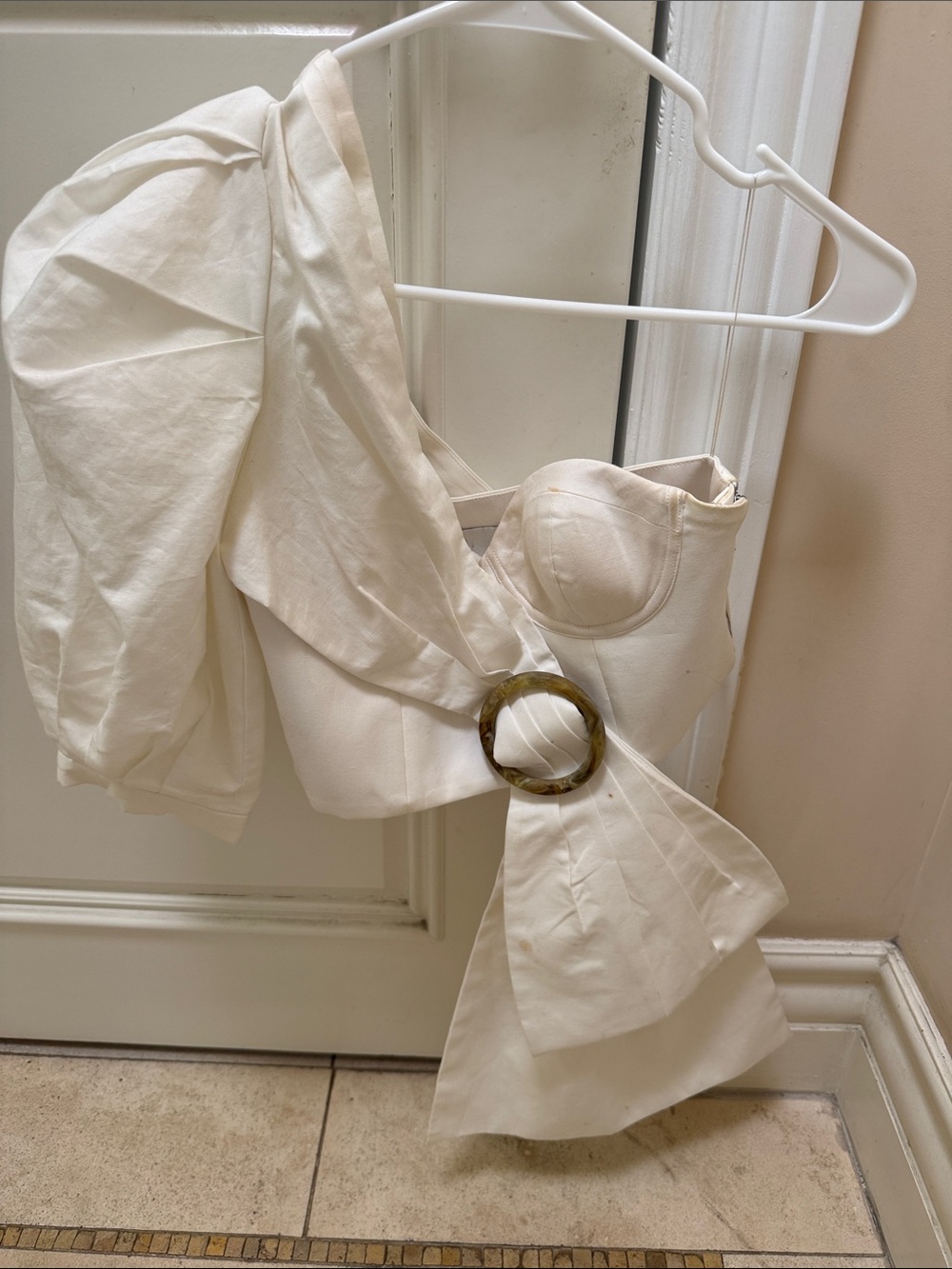 Stylish Ivory Strapless Bustier Top with Accent Belt